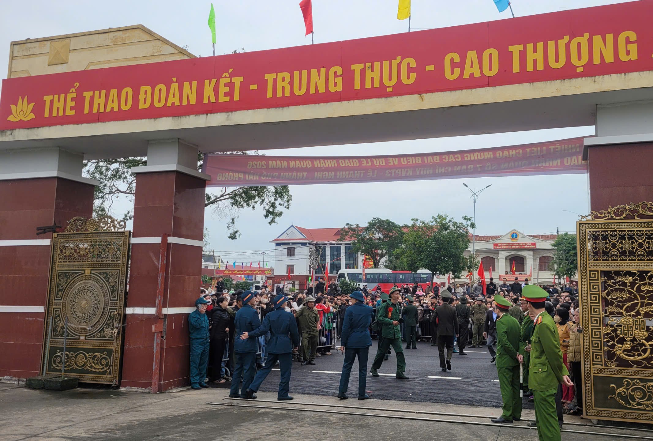 Công an xã Thanh Miện bảo đảm an ninh, trật tự Lễ giao, nhận quân năm 2026.